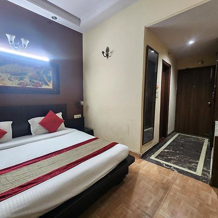 Hotel Mid Town Делхи Екстериор снимка