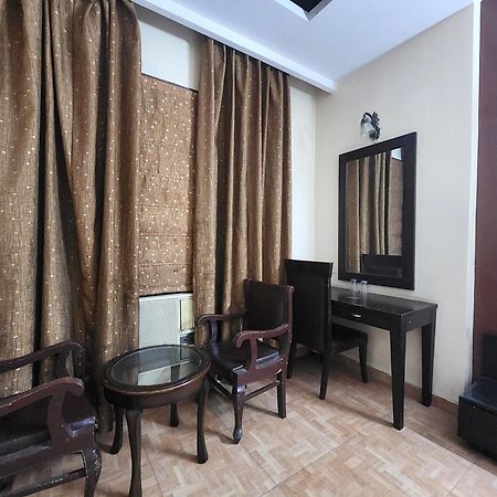Hotel Mid Town Делхи Екстериор снимка