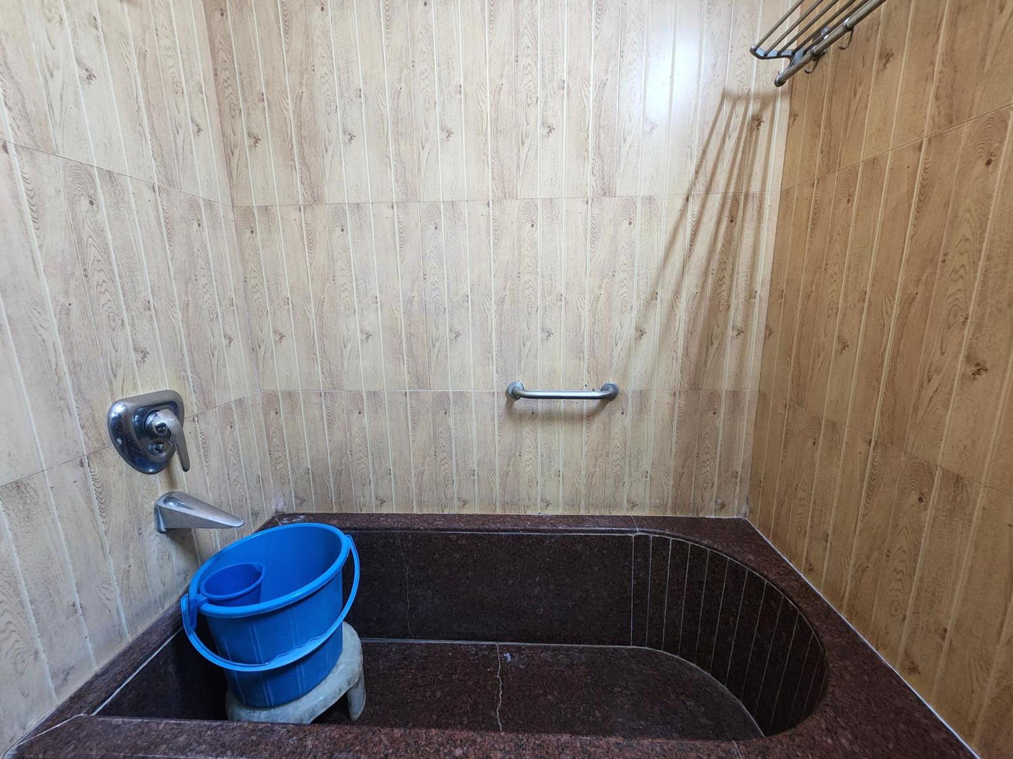 Hotel Mid Town Делхи Екстериор снимка