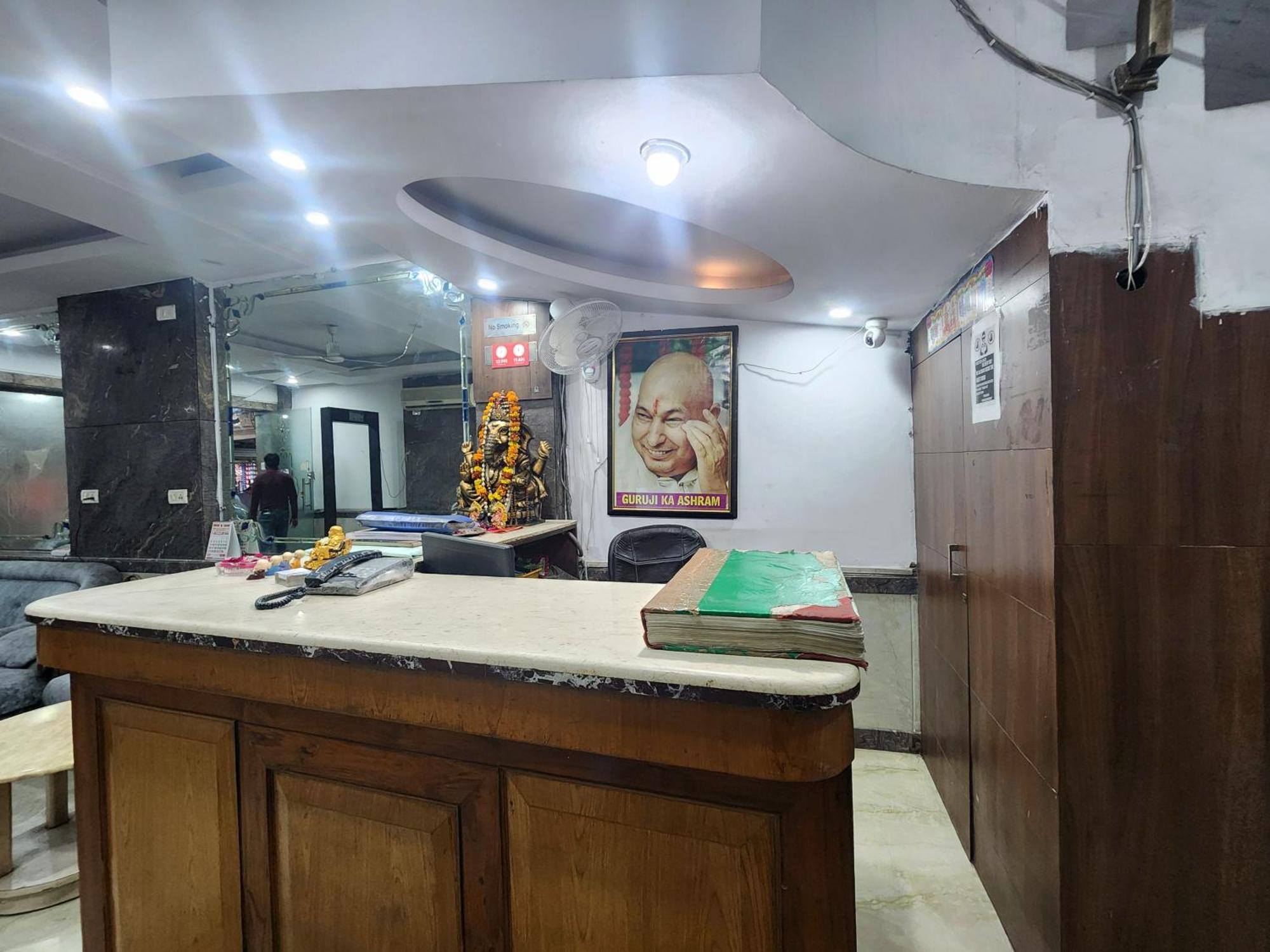 Hotel Mid Town Делхи Екстериор снимка