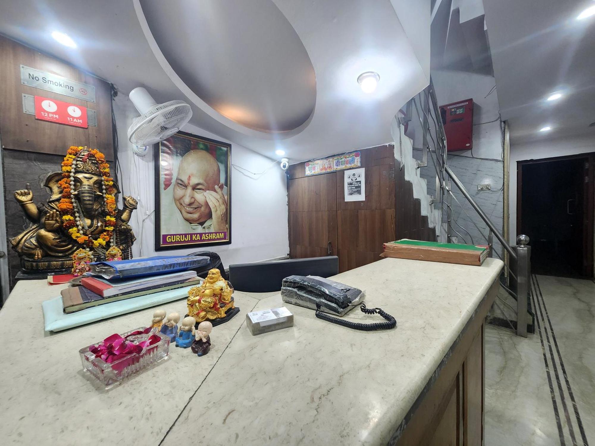 Hotel Mid Town Делхи Екстериор снимка