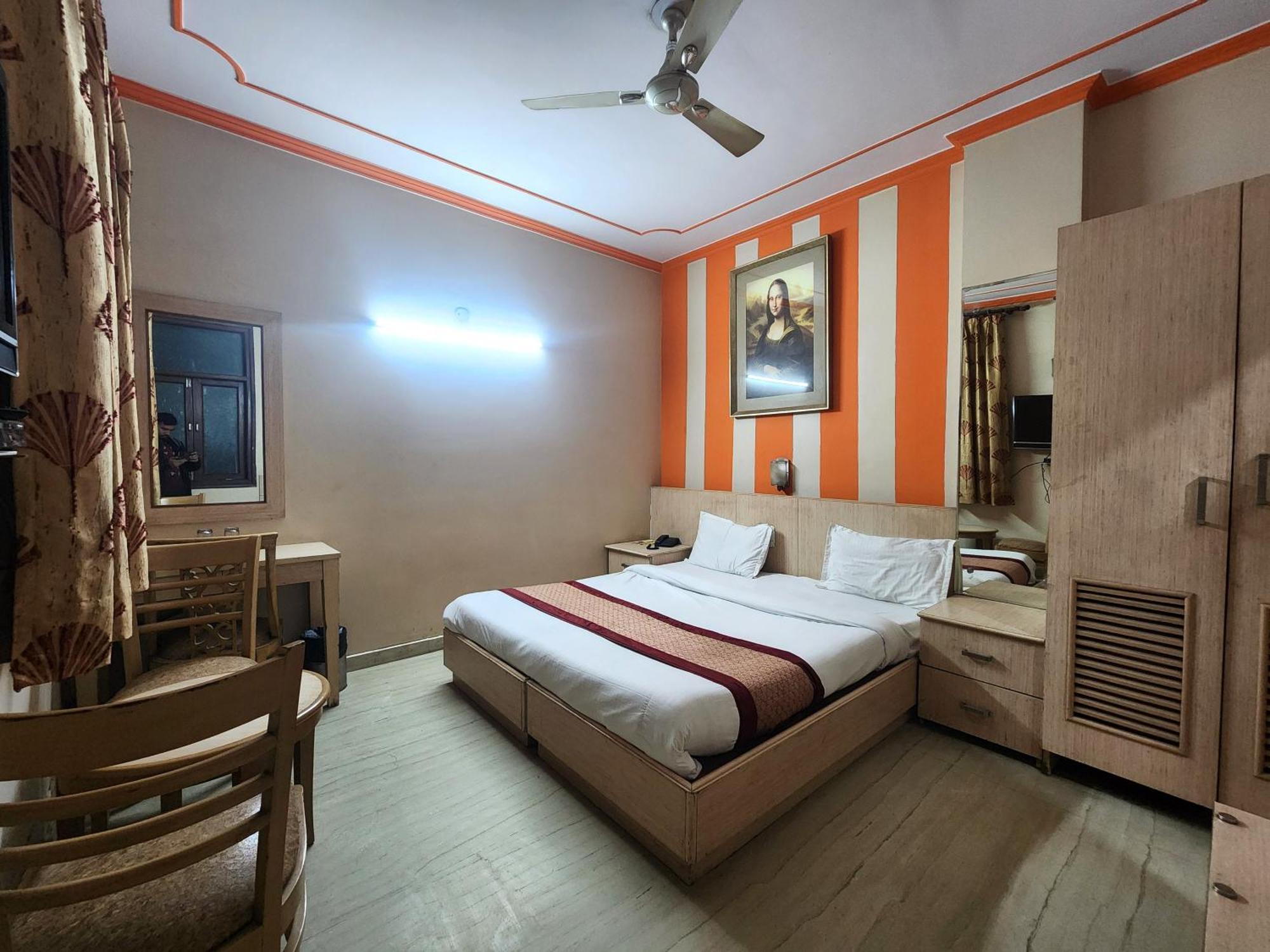 Hotel Mid Town Делхи Екстериор снимка