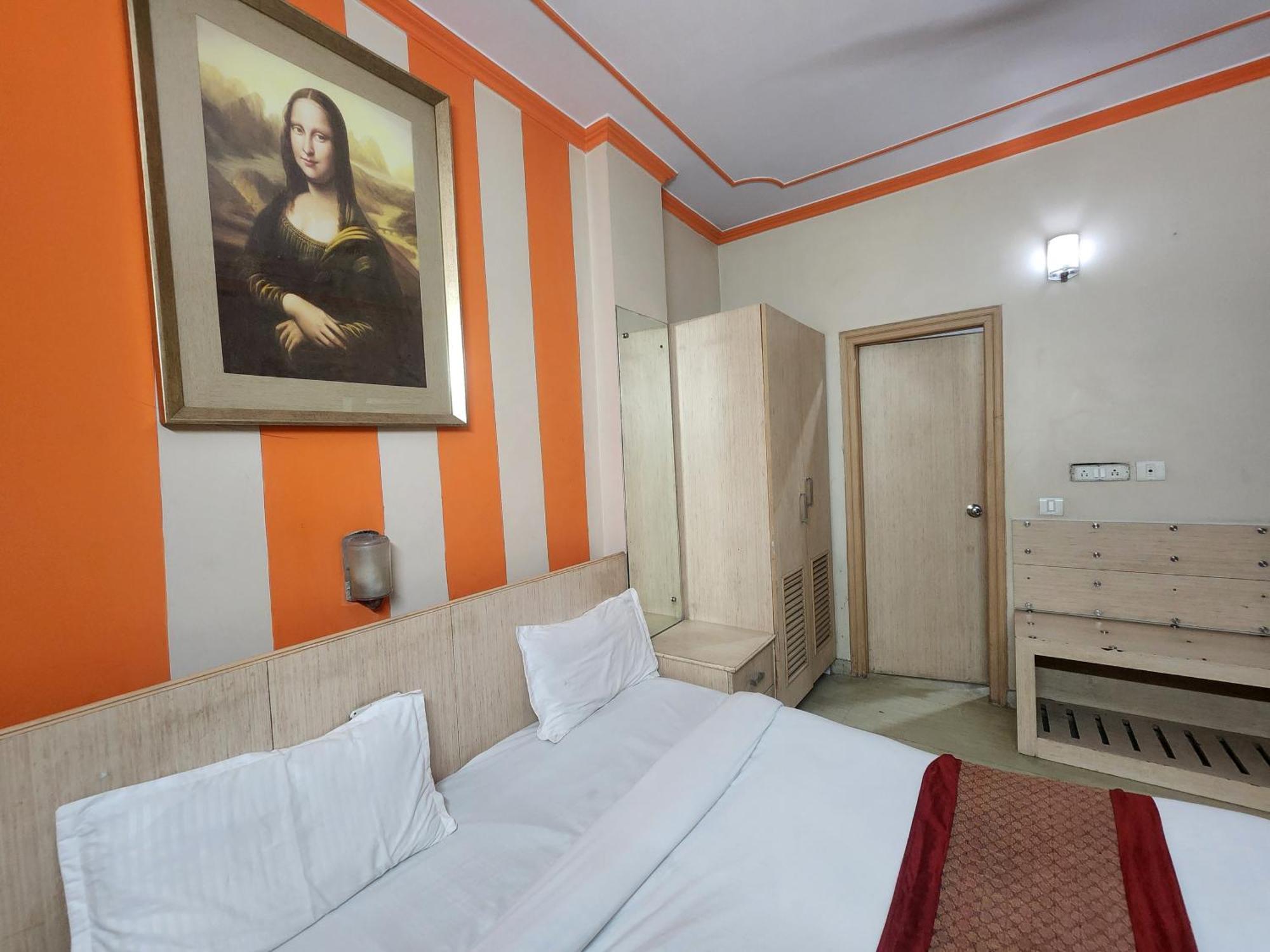 Hotel Mid Town Делхи Екстериор снимка