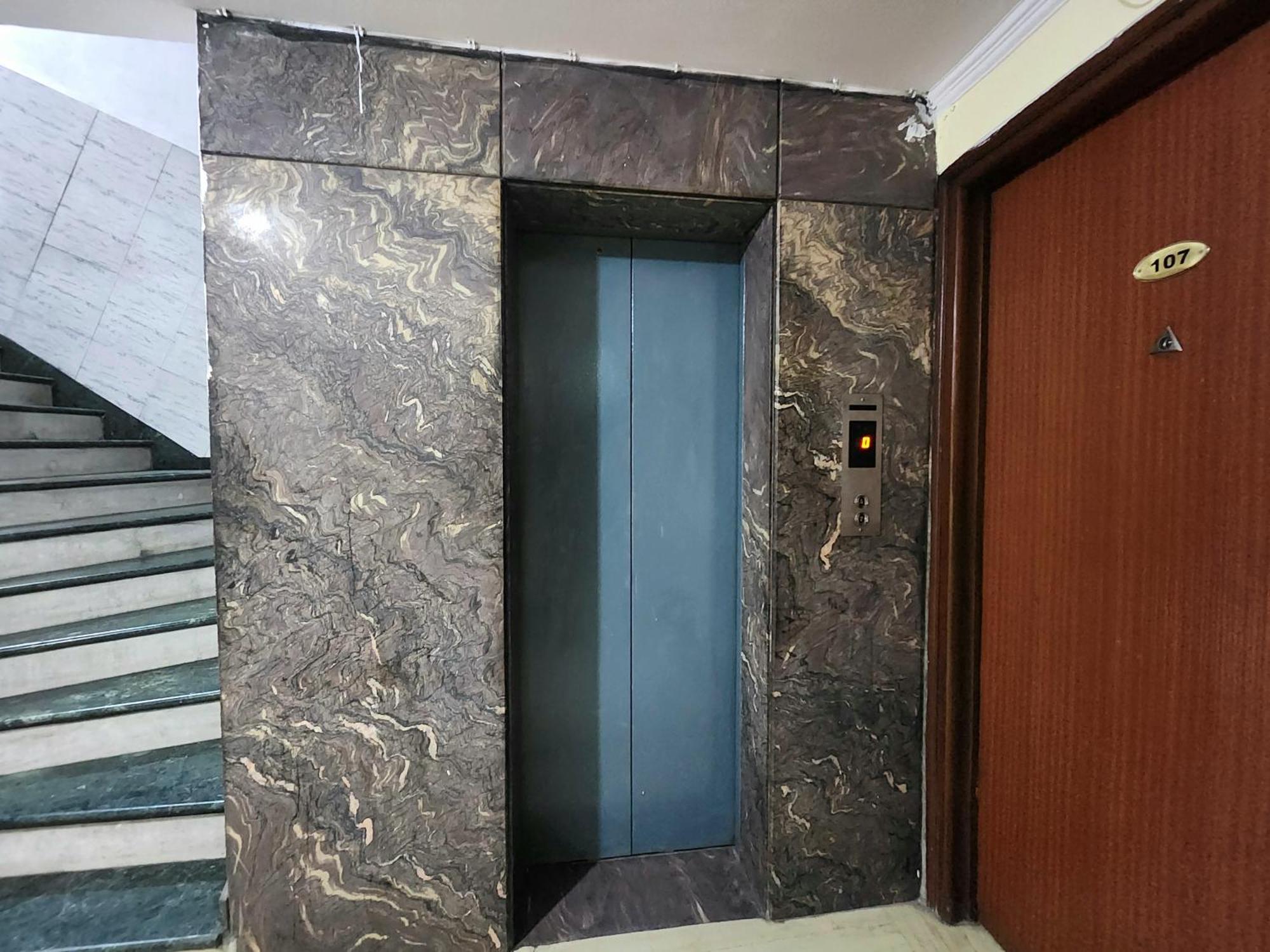 Hotel Mid Town Делхи Екстериор снимка