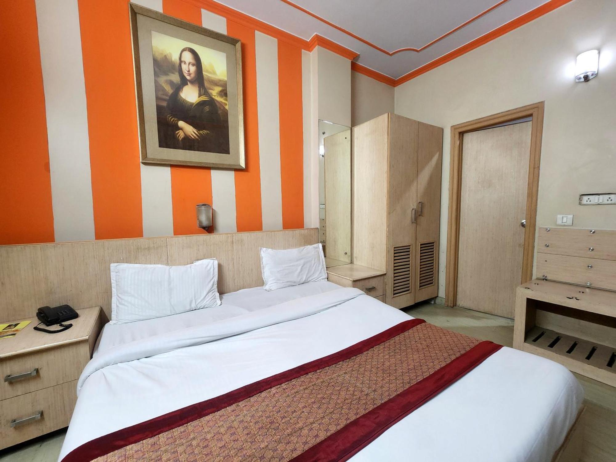 Hotel Mid Town Делхи Екстериор снимка