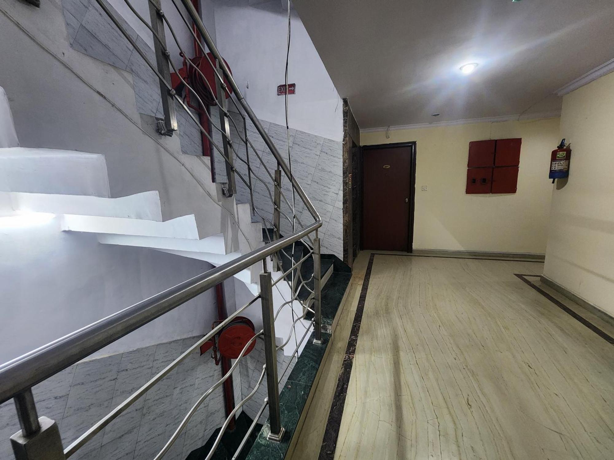 Hotel Mid Town Делхи Екстериор снимка