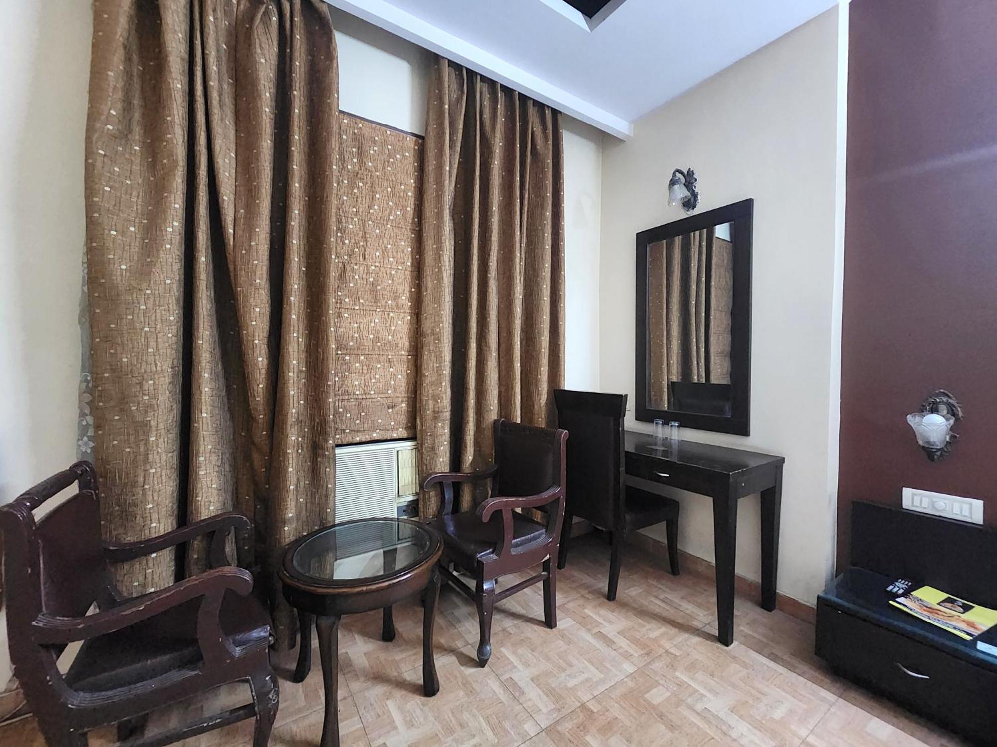 Hotel Mid Town Делхи Екстериор снимка