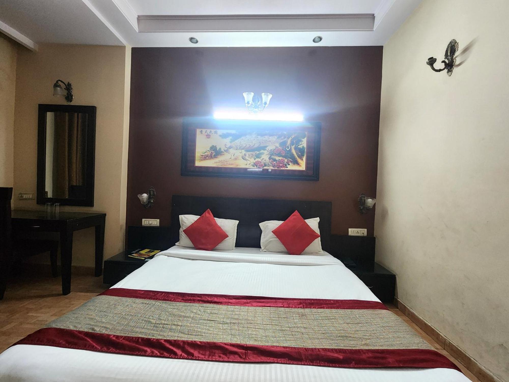 Hotel Mid Town Делхи Екстериор снимка