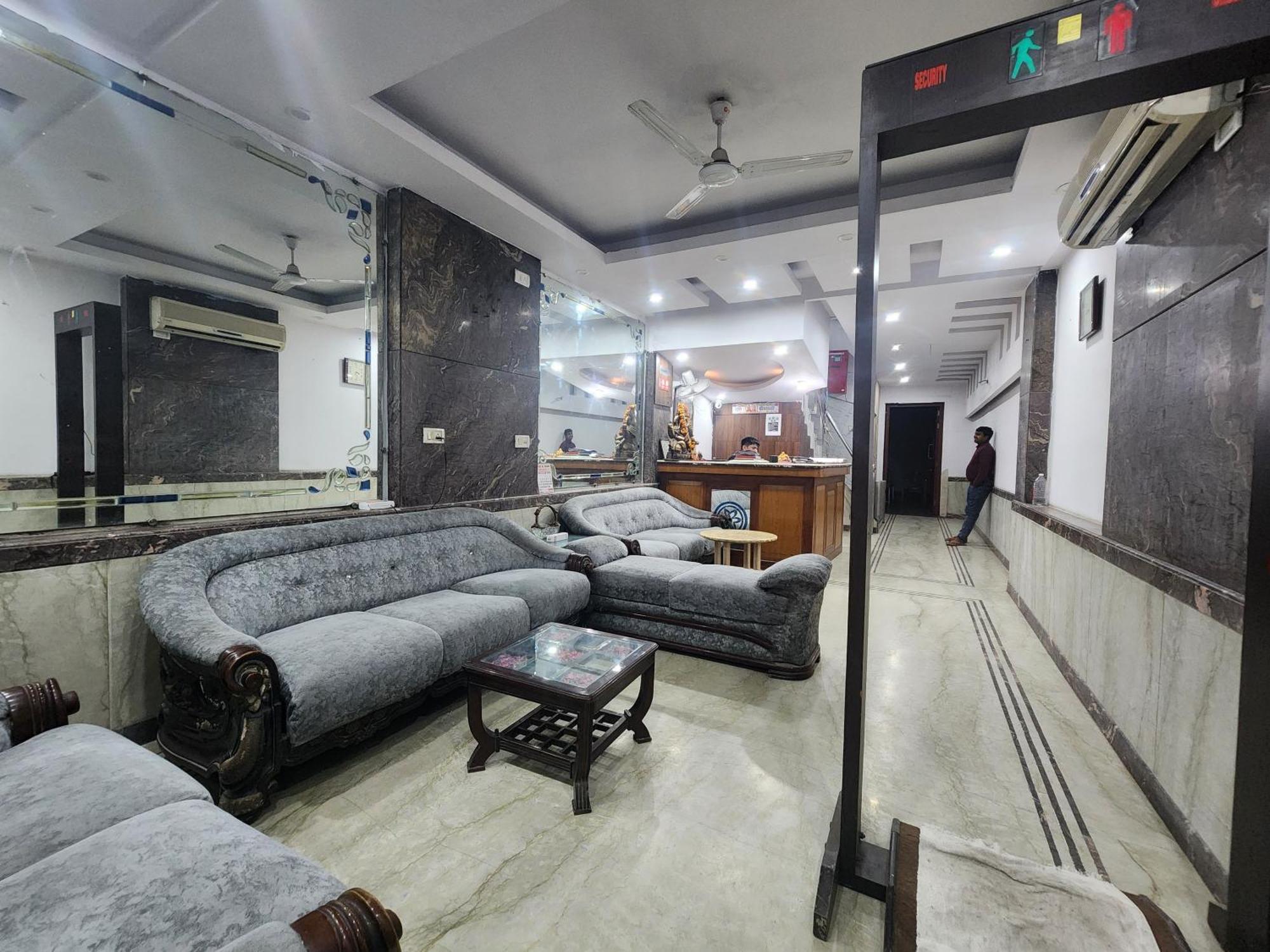 Hotel Mid Town Делхи Екстериор снимка